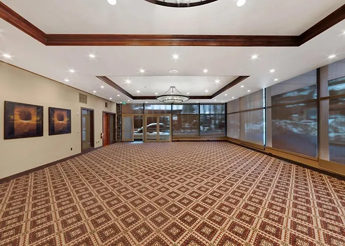 Hotel The At Hole